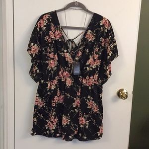 Torrid Size 2 Floral v-neck/back, pretty tie back.